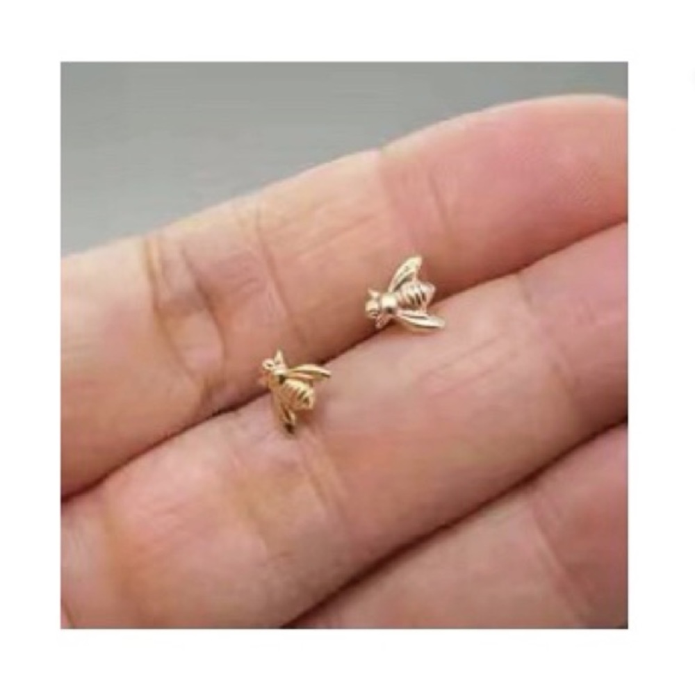 NEW bee stud gold earrings